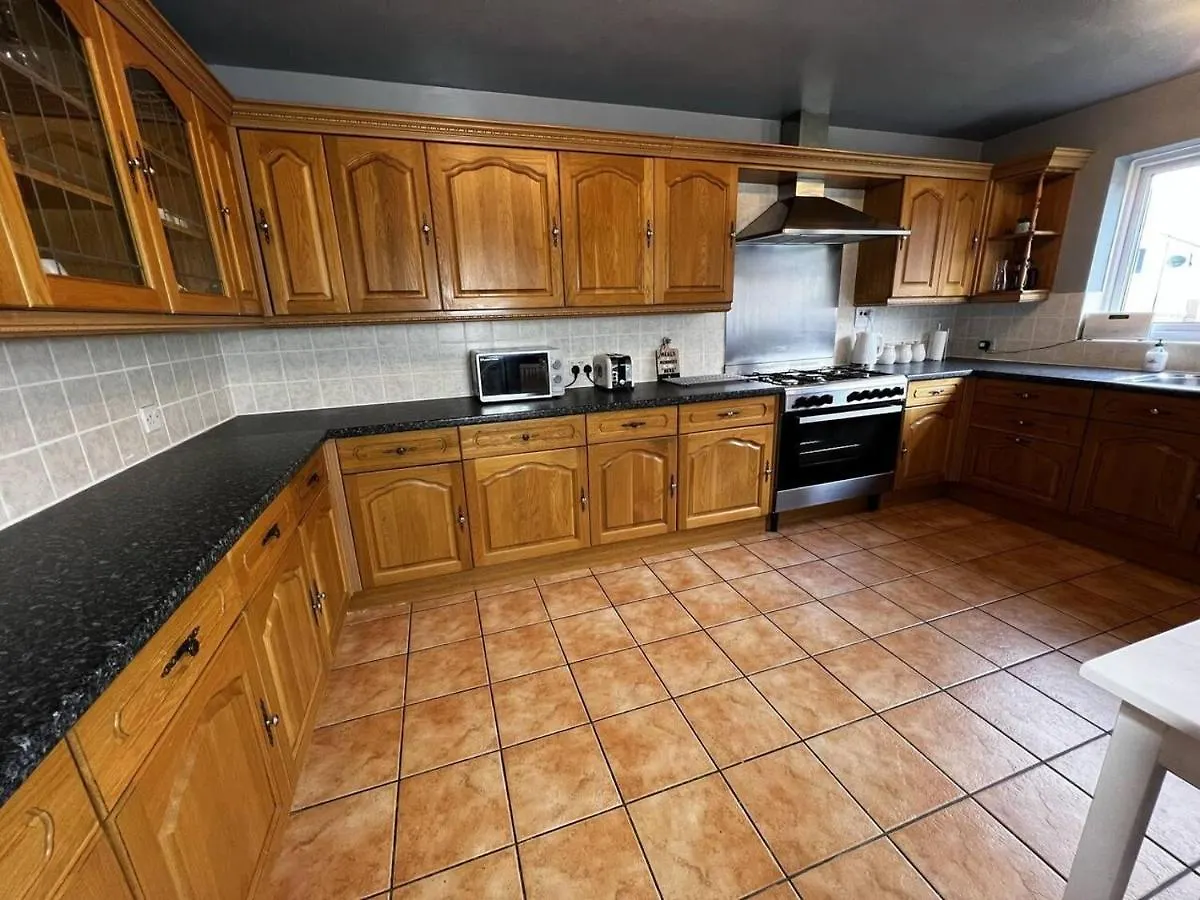 Holiday home Charming 4-Bed House In Cheltenham Free Parking United Kingdom