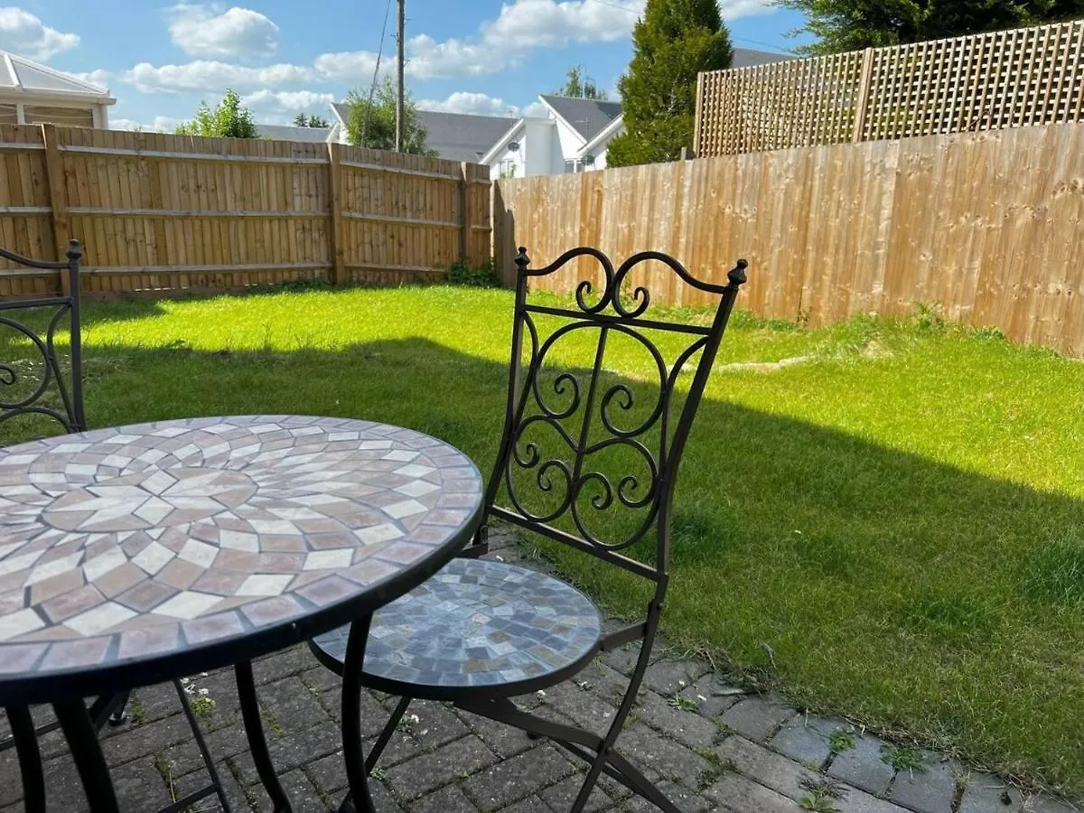 Holiday home Charming 4-Bed House In Cheltenham Free Parking United Kingdom